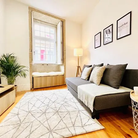 Almada Charming Apartment *